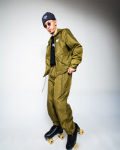 Načíst obrázek do prohlížeče Galerie, FLAGSHIP TRACKSUIT BRITISH KHAKI